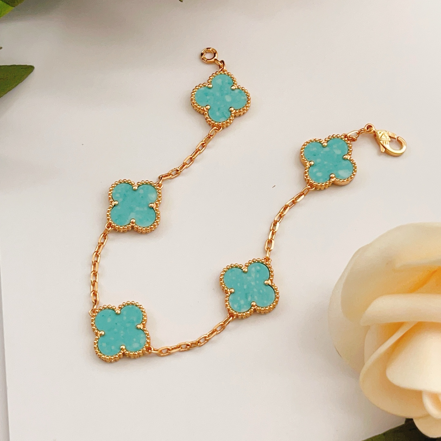 Van Cleef Arpels Bracelet Alhambra Or jaune avec motifs trèfles turquoise 19cm