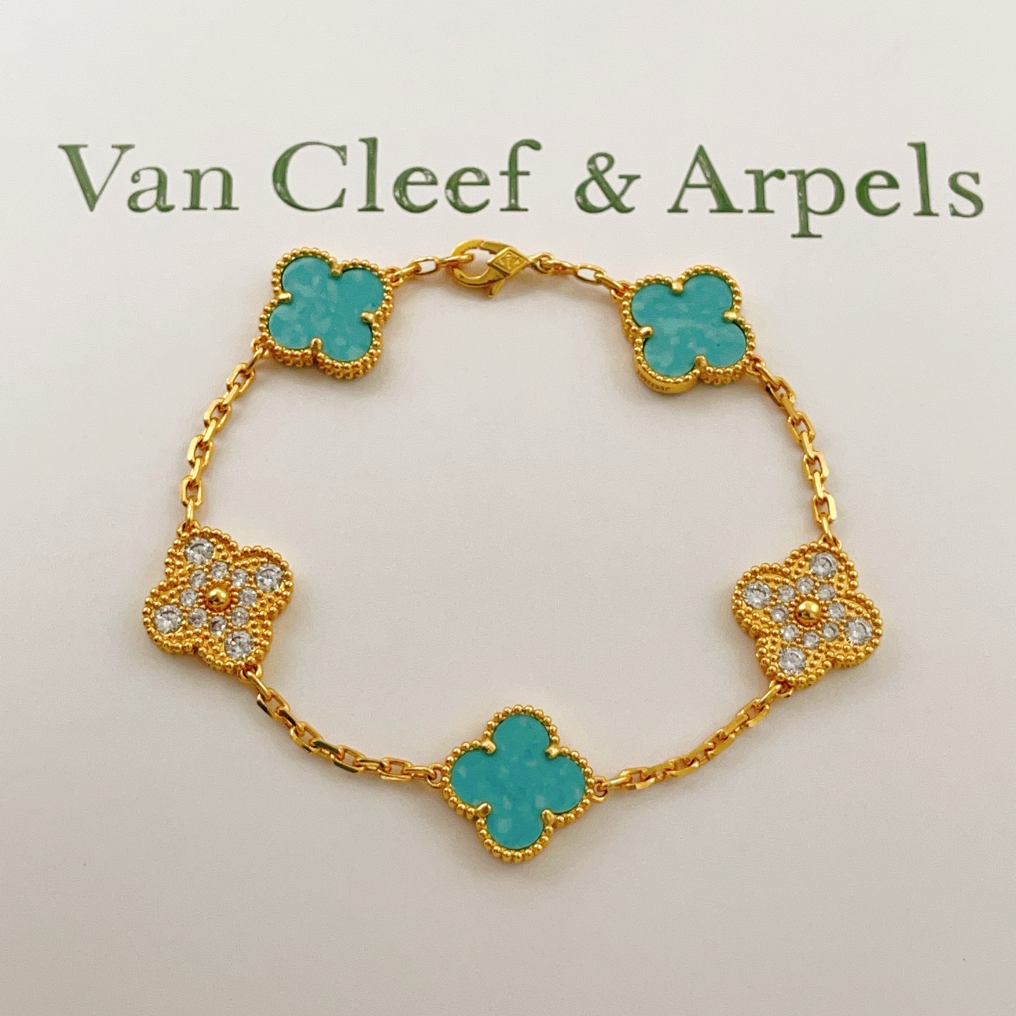Van Cleef Arpels Bracelet Vintage Alhambra Or jaune avec accents de turquoise et diamants 18cm