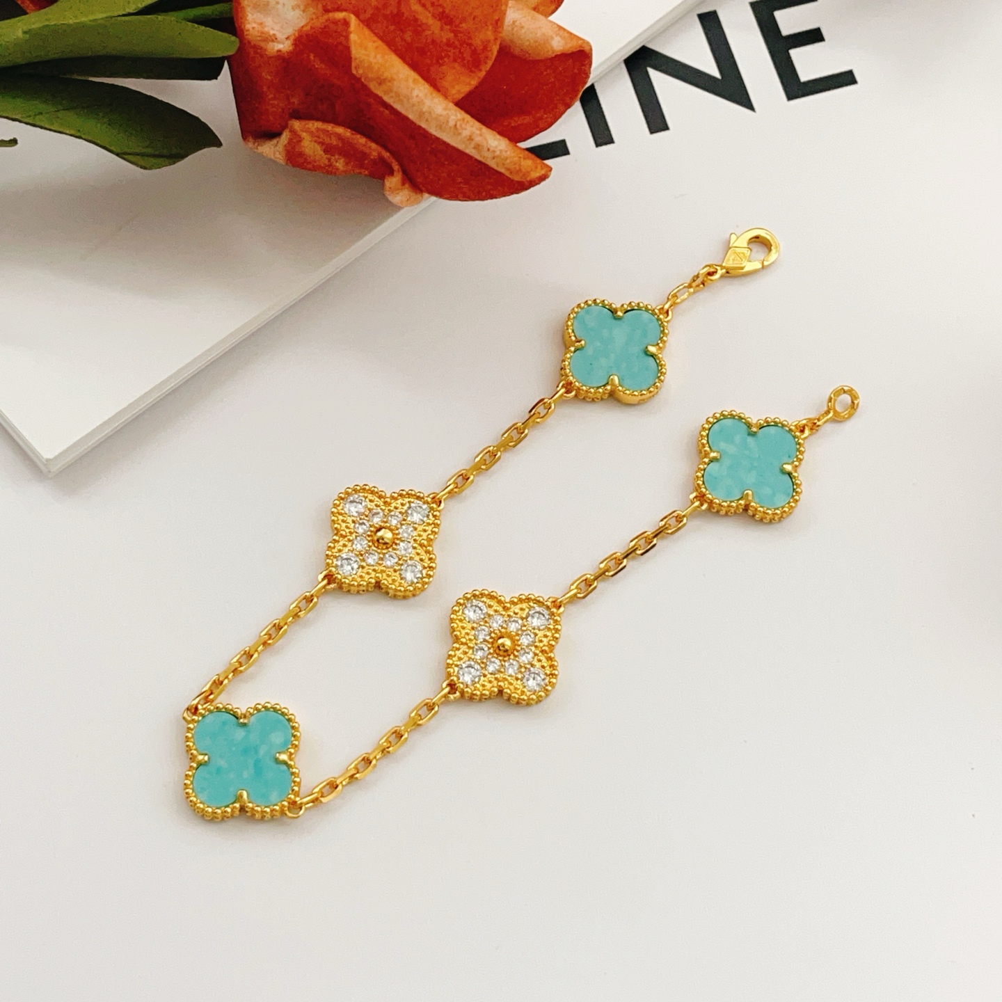 Van Cleef Arpels Bracelet Vintage Alhambra Or jaune avec accents de turquoise et diamants 18cm
