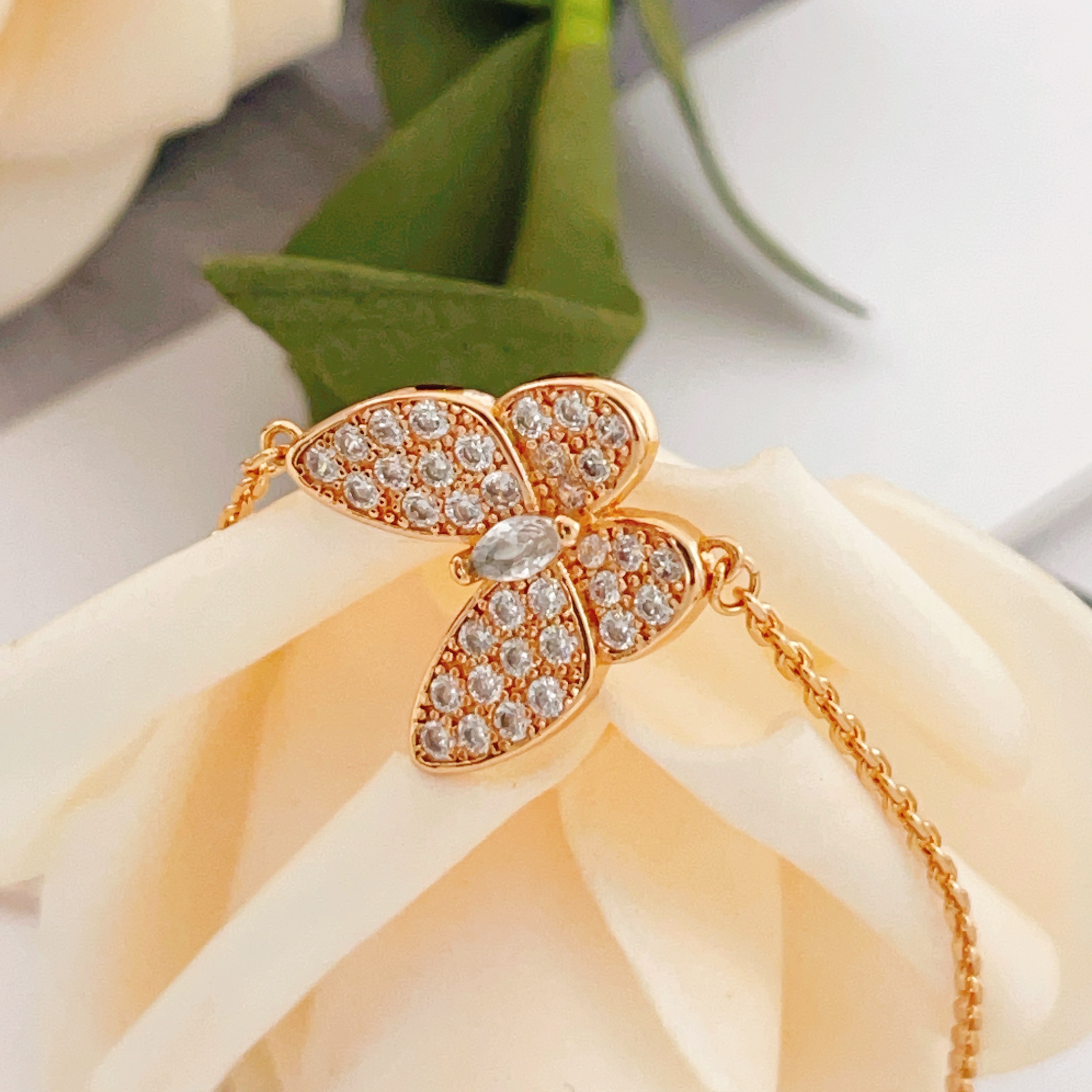 Van Cleef Arpels Pulsera Two Butterfly Oro rosa con diamantes transparentes 17cm