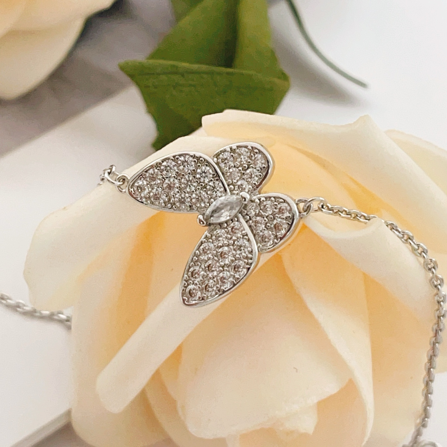Van Cleef Arpels Two Butterfly bracelet White gold diamond 17cm