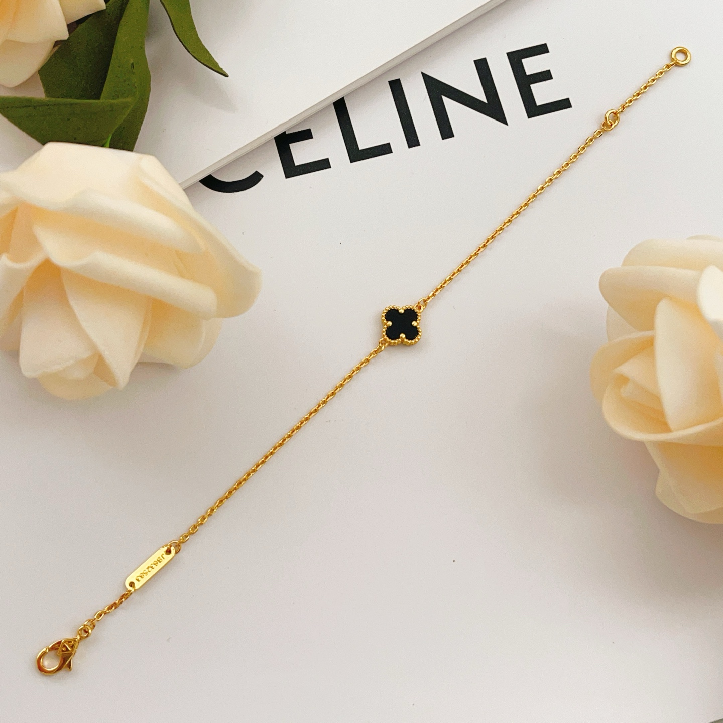 Van Cleef Arpels Sweet Alhambra bracelet Yellow gold with black onyx 17cm