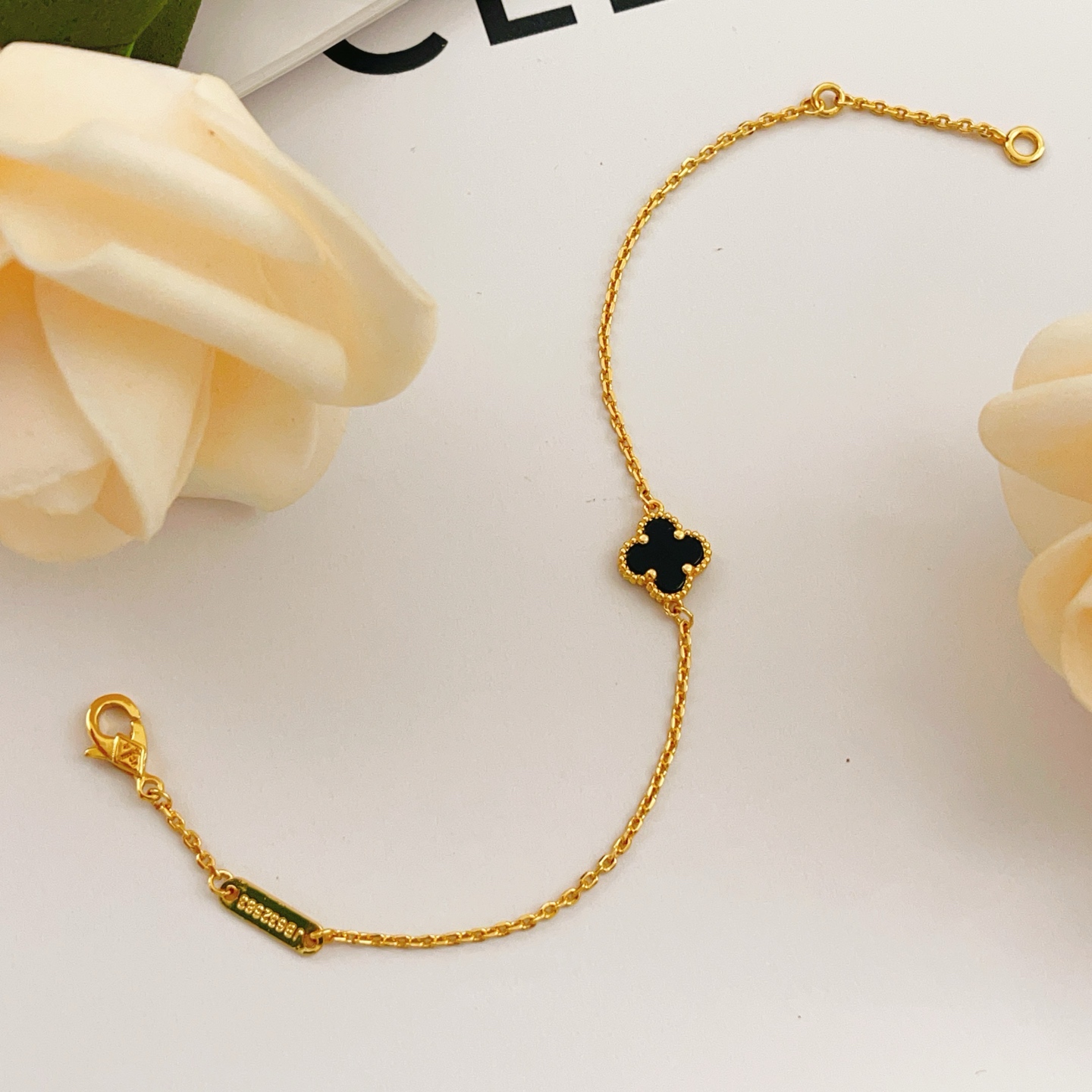 Van Cleef Arpels Sweet Alhambra bracelet Yellow gold with black onyx 17cm