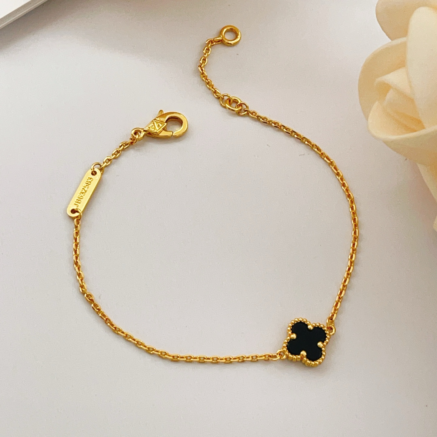 Van Cleef Arpels Sweet Alhambra bracelet Yellow gold with black onyx 17cm
