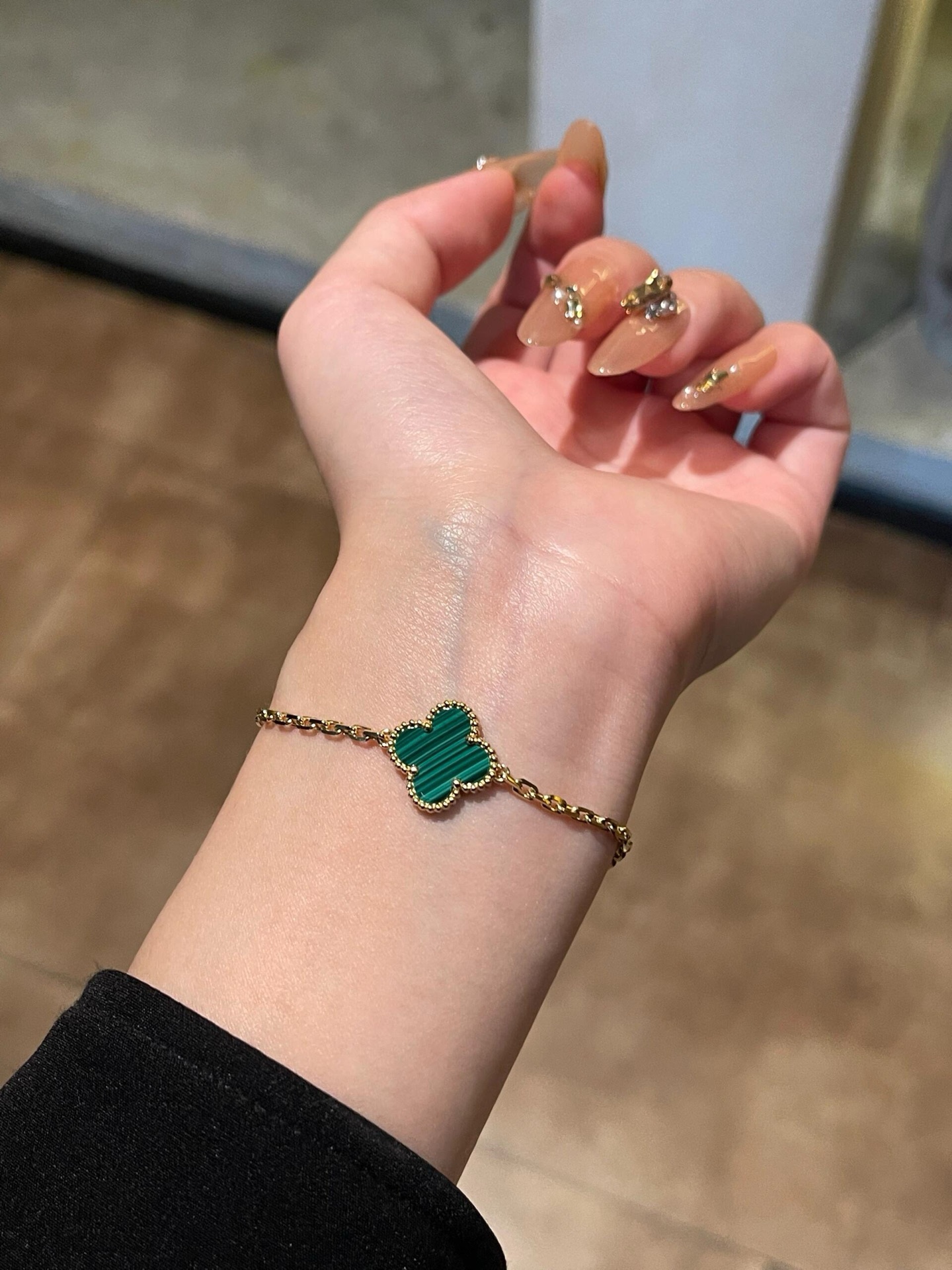 Van Cleef Arpels Sweet Alhambra bracelet White gold green malachite 17cm