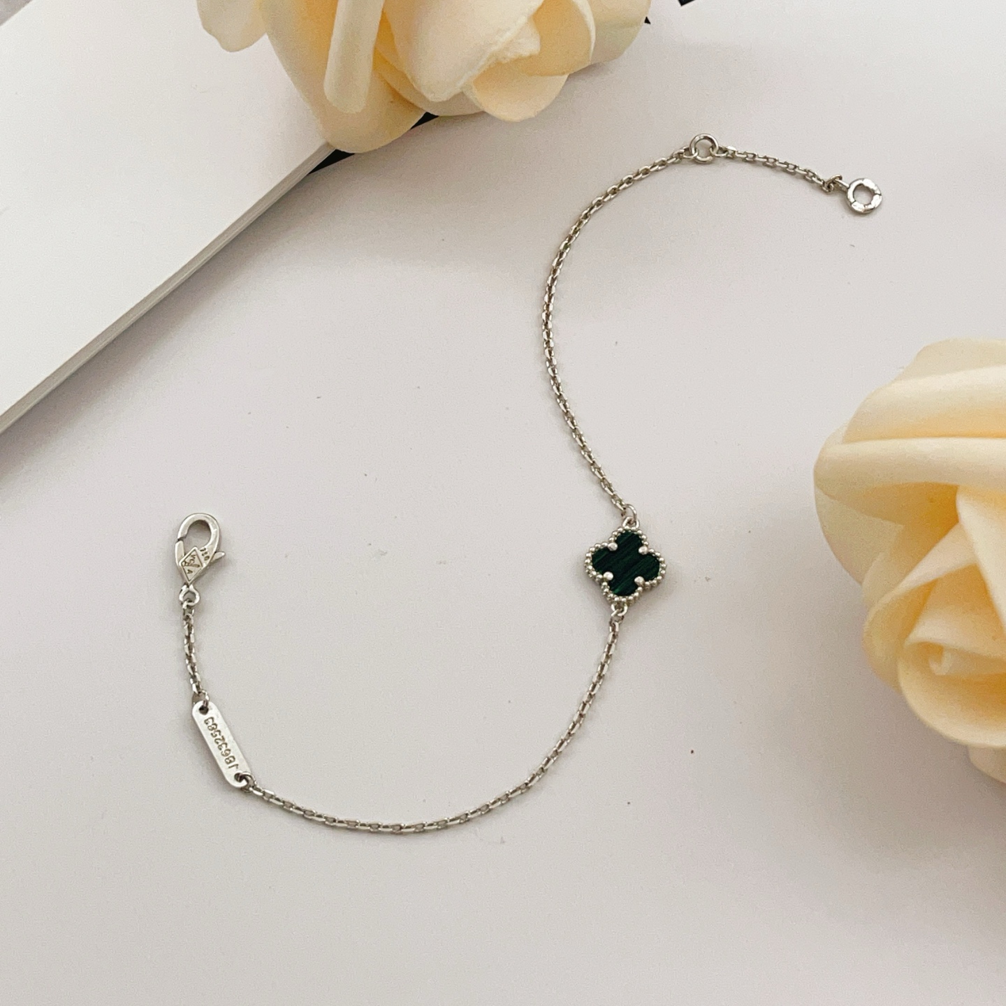 Van Cleef Arpels Sweet Alhambra bracelet White gold green malachite 17cm