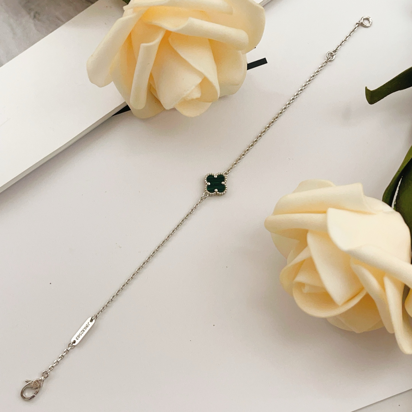 Van Cleef Arpels Sweet Alhambra bracelet White gold green malachite 17cm