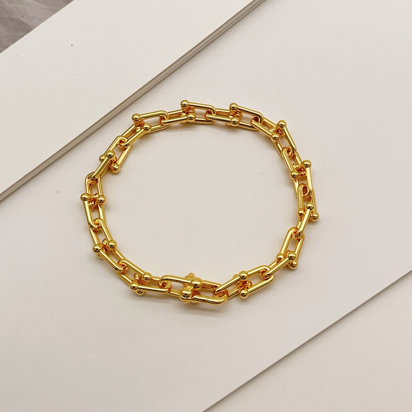 Tiffany & Co. Tiffany*帝芙尼U形金色手链一致ZP黄铜材质，非常的上镜‼ 设计很特别值得入手 高级手工坊系列