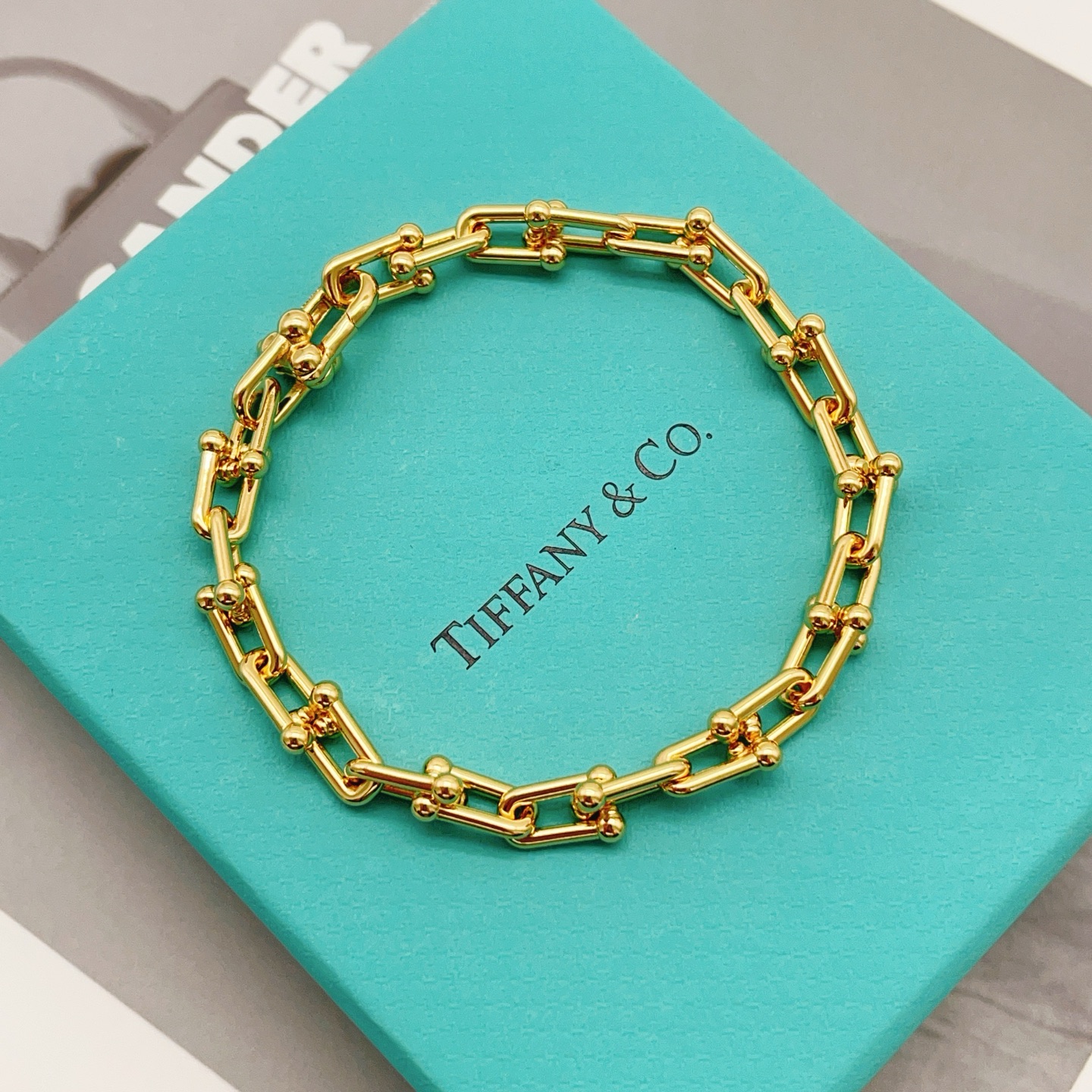 Tiffany & Co. Tiffany*帝芙尼U形金色手链一致ZP黄铜材质，非常的上镜‼ 设计很特别值得入手 高级手工坊系列