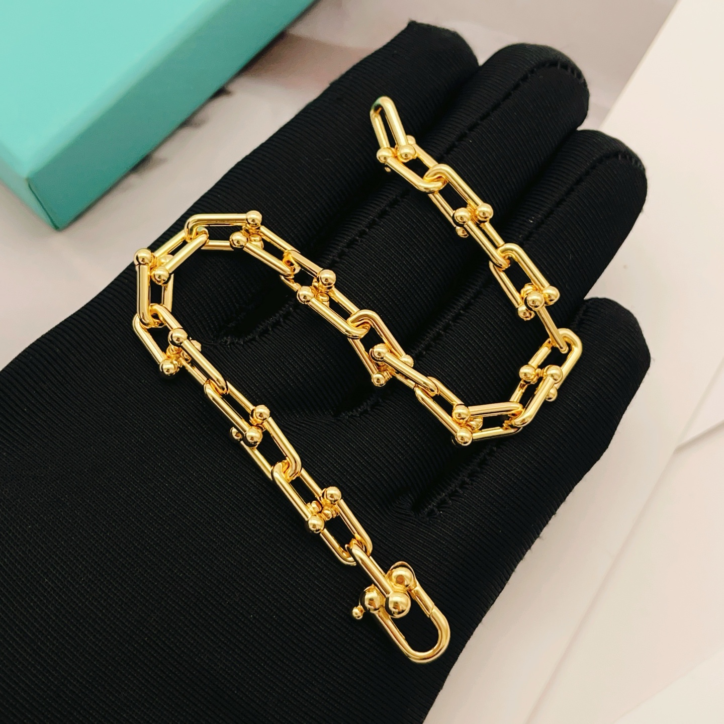 Tiffany & Co. Tiffany*帝芙尼U形金色手链一致ZP黄铜材质，非常的上镜‼ 设计很特别值得入手 高级手工坊系列