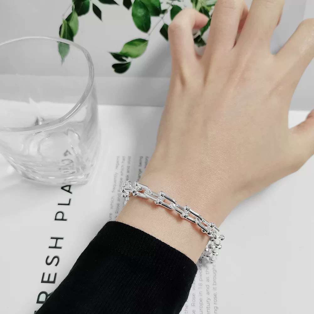 Tiffany & Co. Tiffany*帝芙尼U形银色手链一致ZP黄铜材质，非常的上镜‼ 设计很特别值得入手 高级手工坊系列