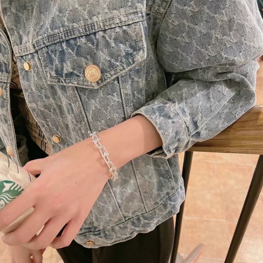 Tiffany & Co. Tiffany*帝芙尼U形银色手链一致ZP黄铜材质，非常的上镜‼ 设计很特别值得入手 高级手工坊系列