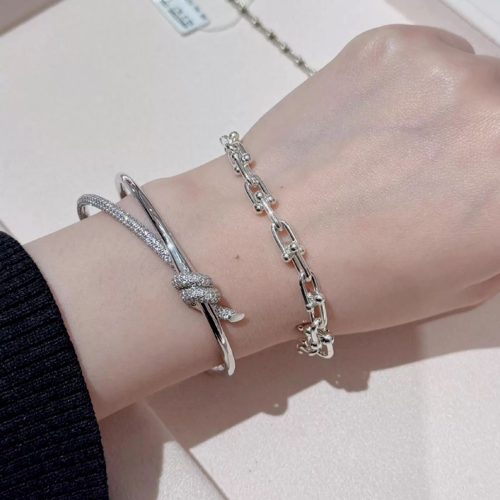 Tiffany & Co. Tiffany*帝芙尼U形银色手链一致ZP黄铜材质，非常的上镜‼ 设计很特别值得入手 高级手工坊系列