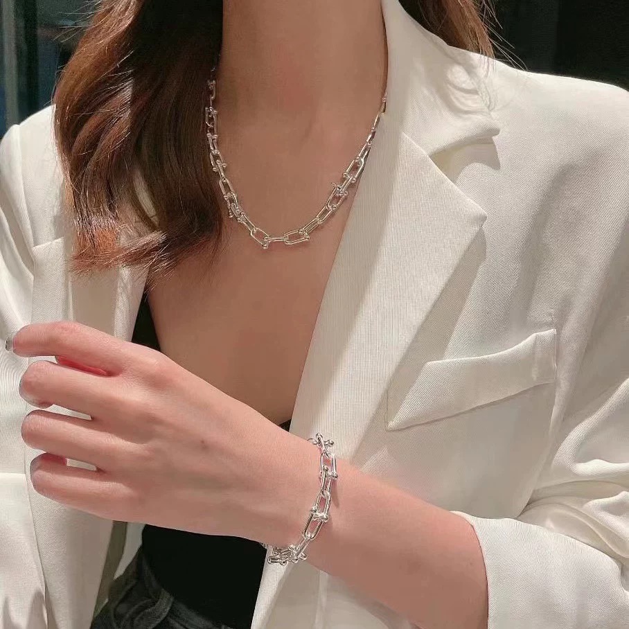 Tiffany & Co. Tiffany*帝芙尼U形银色手链一致ZP黄铜材质，非常的上镜‼ 设计很特别值得入手 高级手工坊系列