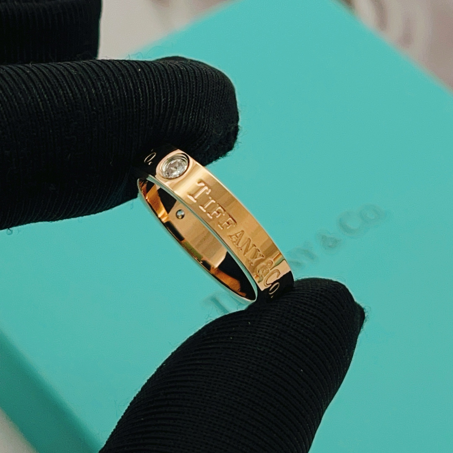Tiffany & Co. Tiffany*帝芙尼最新款，非常的上镜‼ 设计很特别值得入手 高级手工坊系列