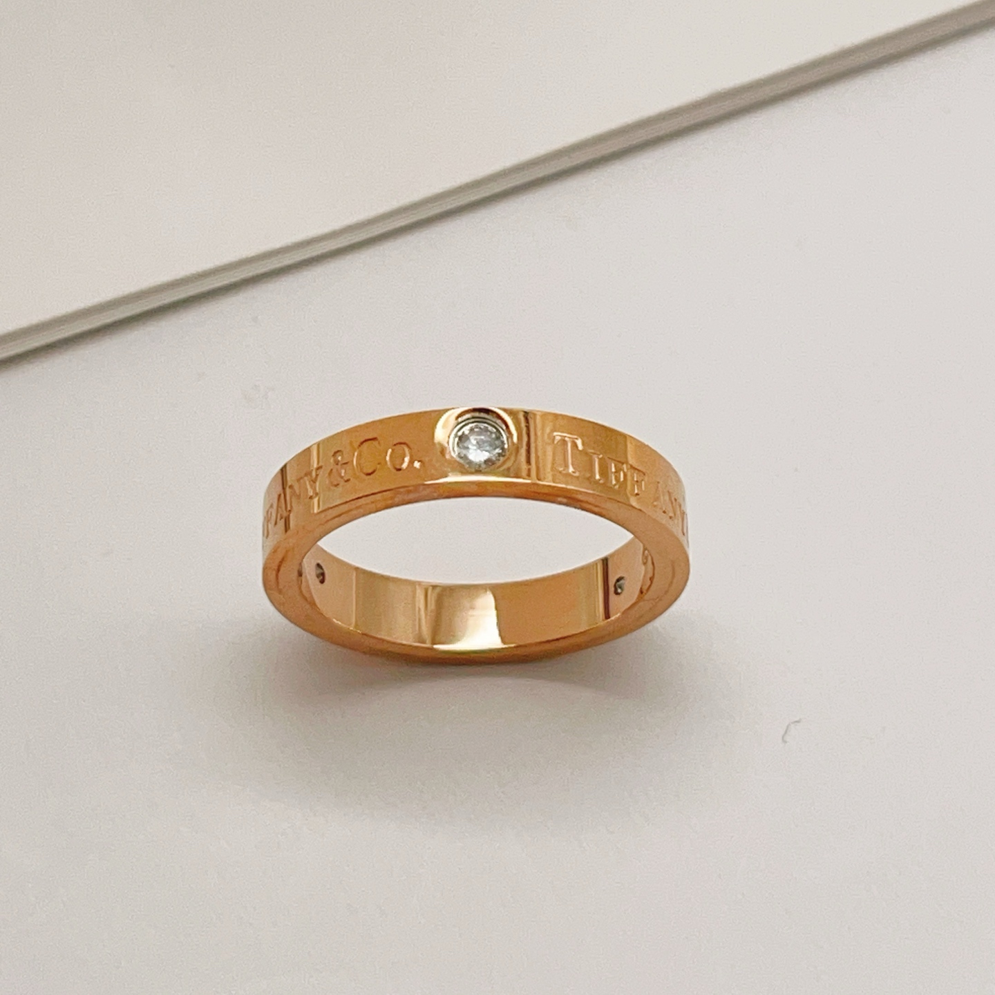 Tiffany & Co. Tiffany*帝芙尼最新款，非常的上镜‼ 设计很特别值得入手 高级手工坊系列