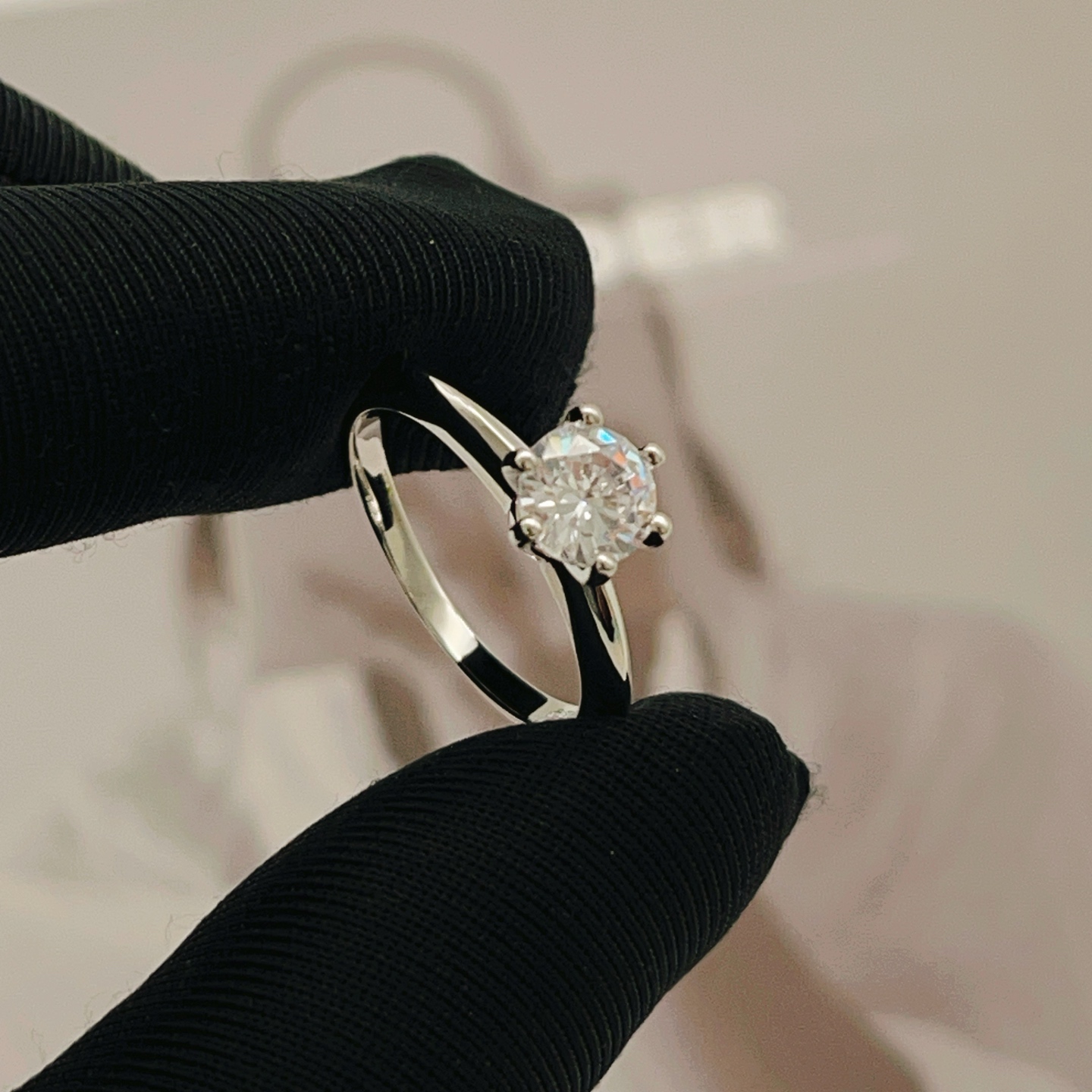 Tiffany & Co. Tiffany*帝芙尼最新款，非常的上镜‼ 设计很特别值得入手 高级手工坊系列