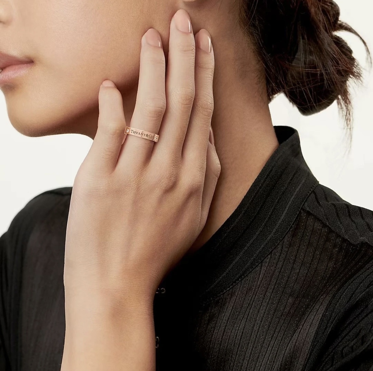 Tiffany & Co. Tiffany*帝芙尼最新款，非常的上镜‼ 设计很特别值得入手 高级手工坊系列