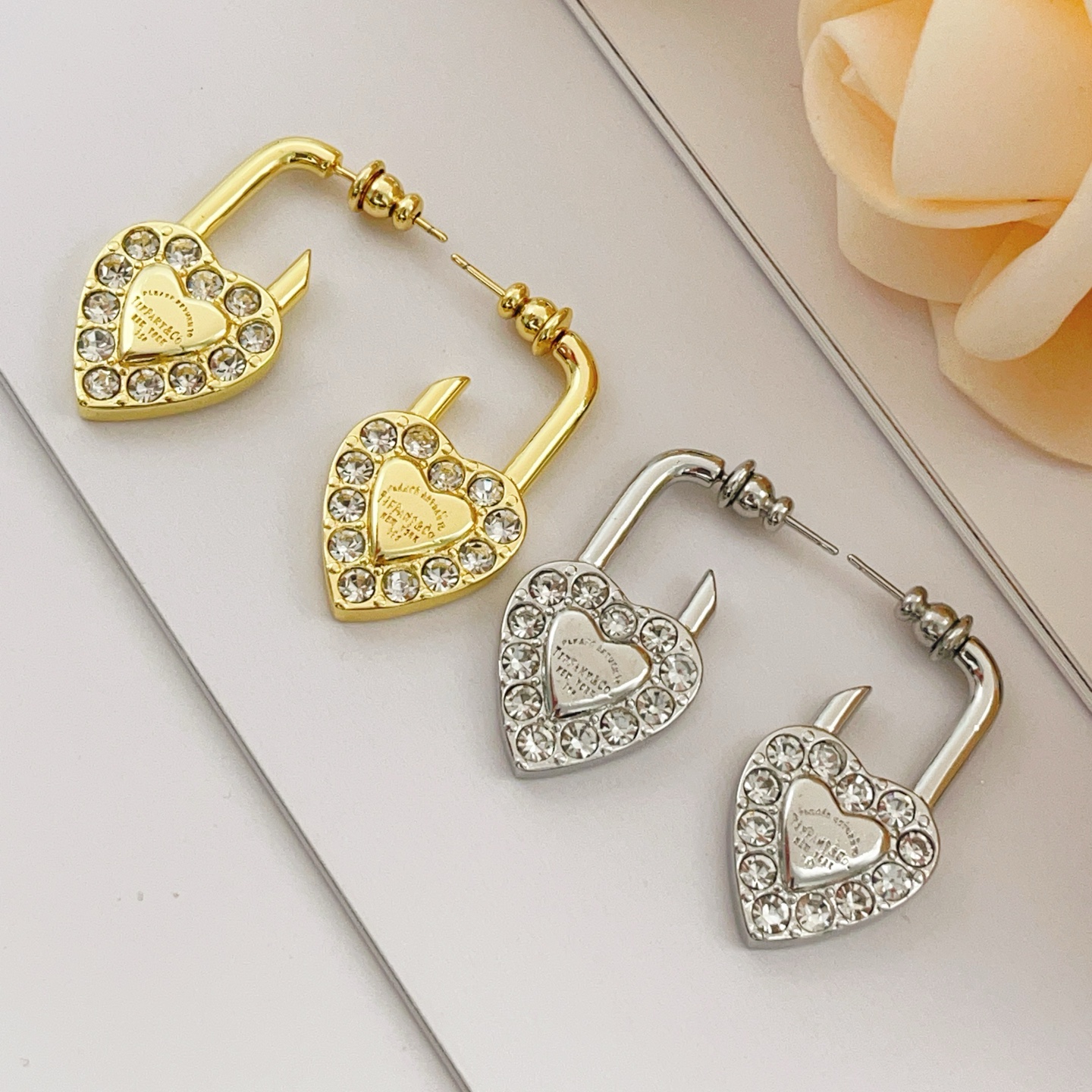 Tiffany & Co. Tiffany*帝芙尼最新款，非常的上镜‼ 设计很特别值得入手 高级手工坊系列