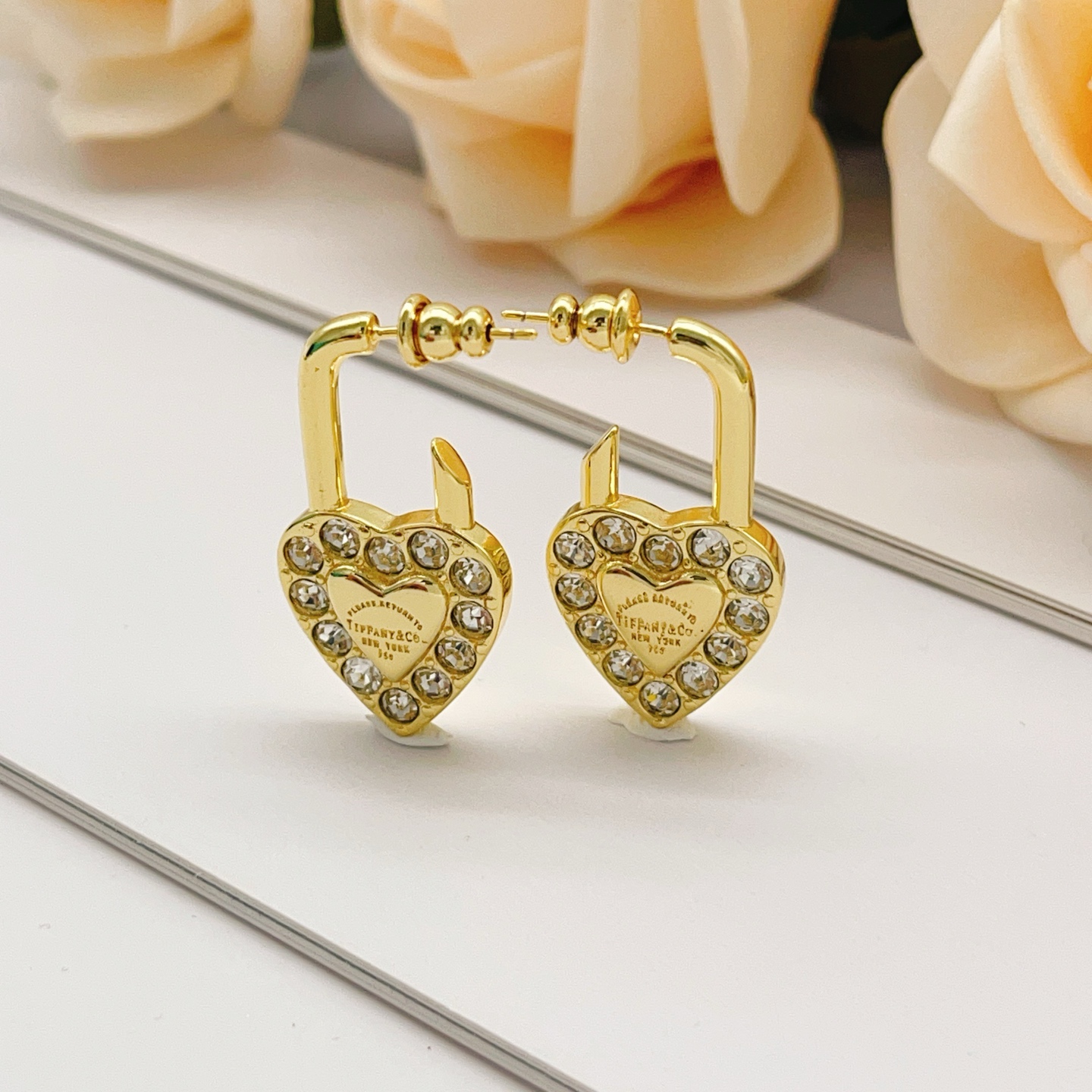 Tiffany & Co. Tiffany*帝芙尼最新款，非常的上镜‼ 设计很特别值得入手 高级手工坊系列
