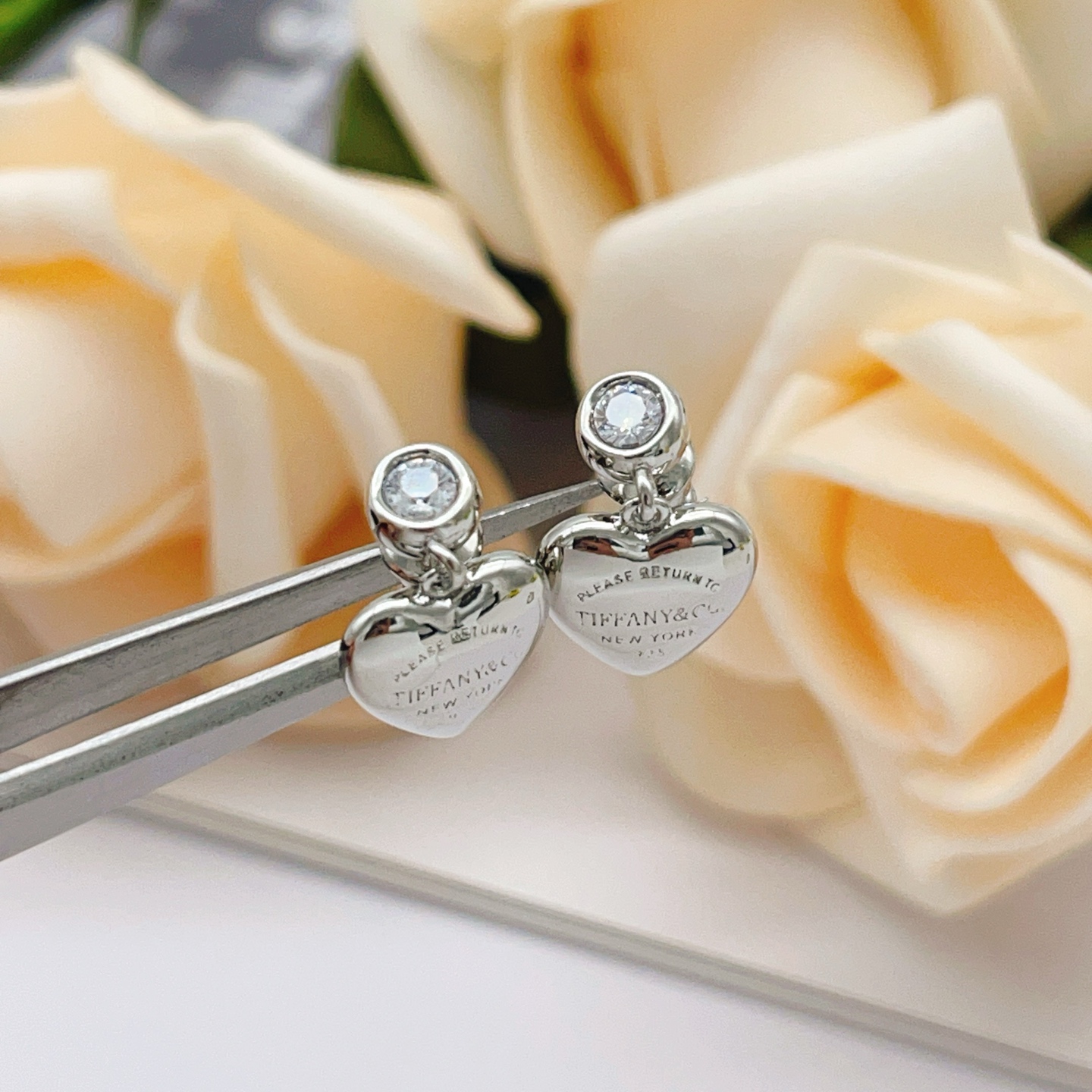 Tiffany & Co. Tiffany*帝芙尼最新款，非常的上镜‼ 设计很特别值得入手 高级手工坊系列