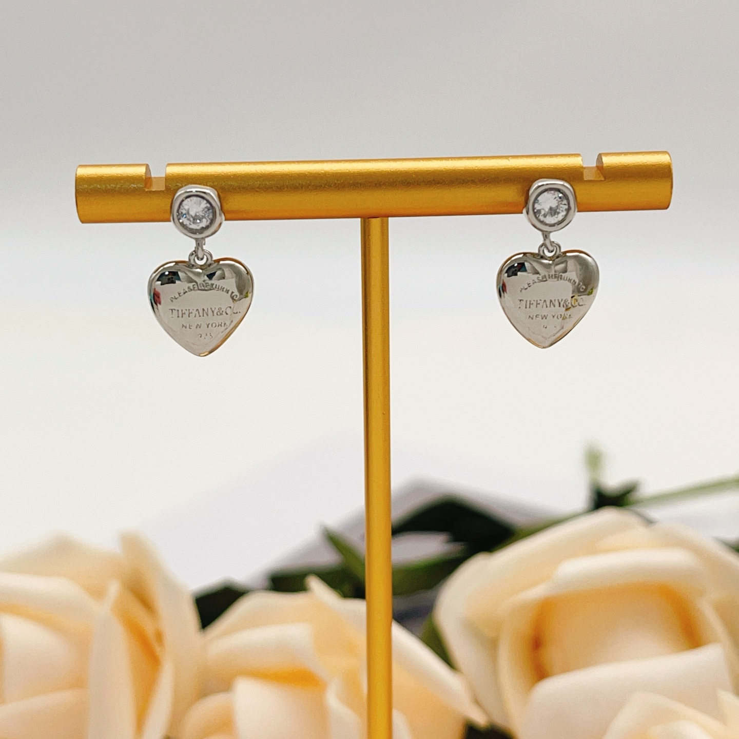 Tiffany & Co. Tiffany*帝芙尼最新款，非常的上镜‼ 设计很特别值得入手 高级手工坊系列