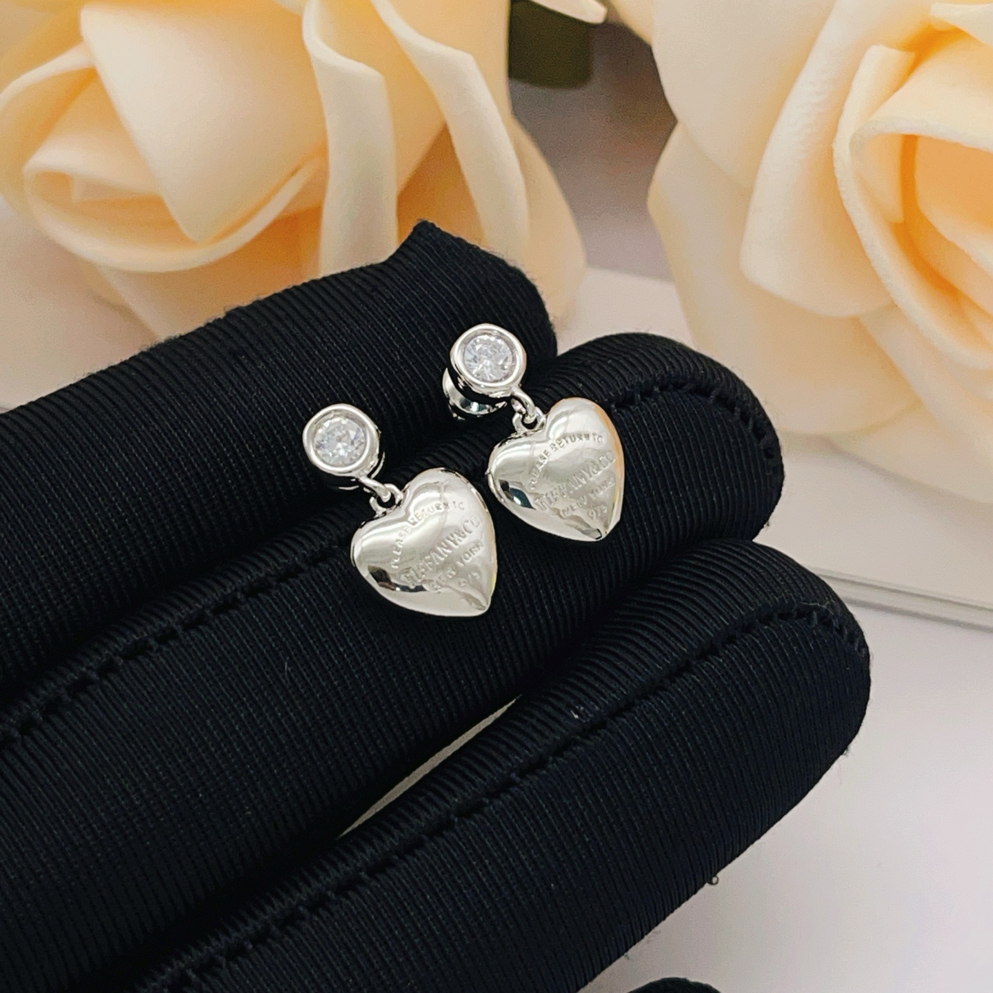 Tiffany & Co. Tiffany*帝芙尼最新款，非常的上镜‼ 设计很特别值得入手 高级手工坊系列