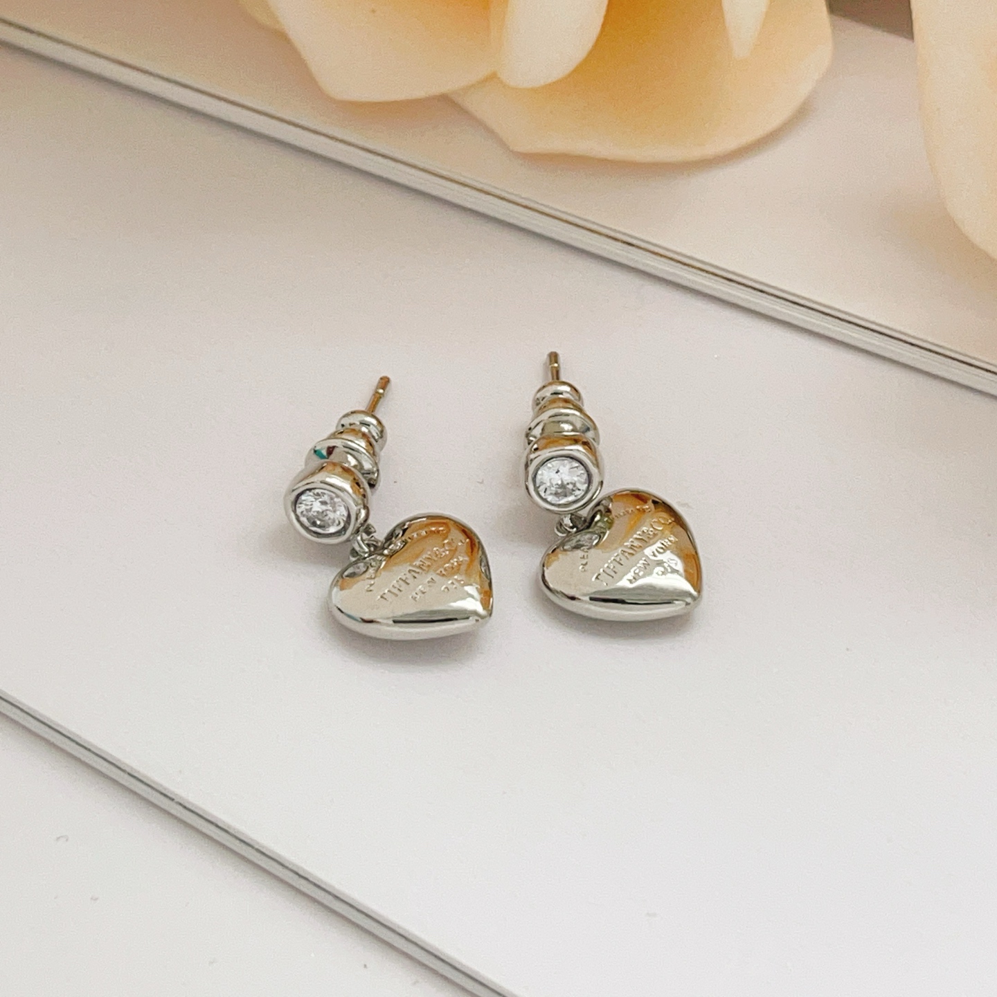 Tiffany & Co. Tiffany*帝芙尼最新款，非常的上镜‼ 设计很特别值得入手 高级手工坊系列