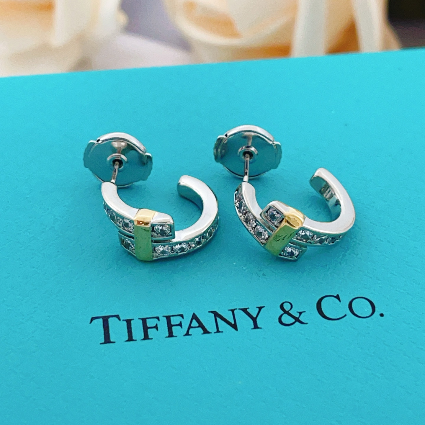 Tiffany & Co. Tiffany*帝芙尼最新款，非常的上镜‼ 设计很特别值得入手 高级手工坊系列