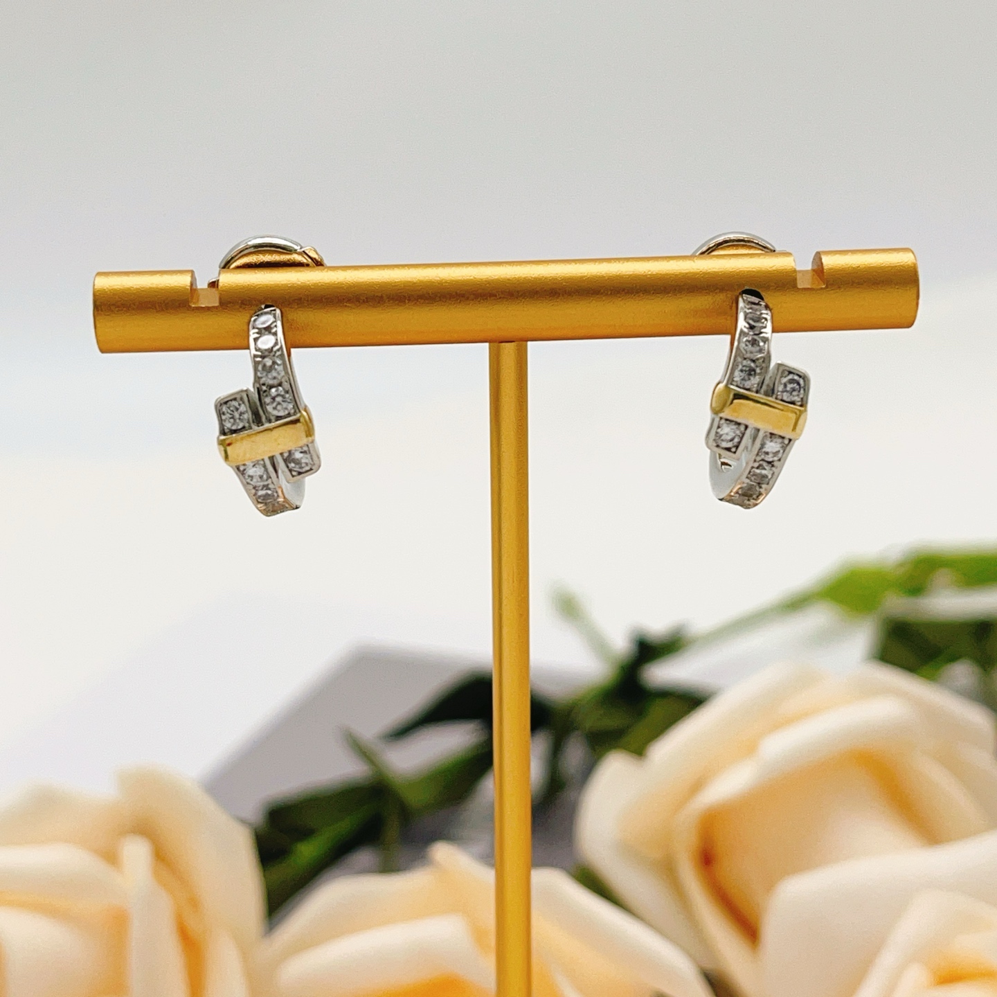 Tiffany & Co. Tiffany*帝芙尼最新款，非常的上镜‼ 设计很特别值得入手 高级手工坊系列