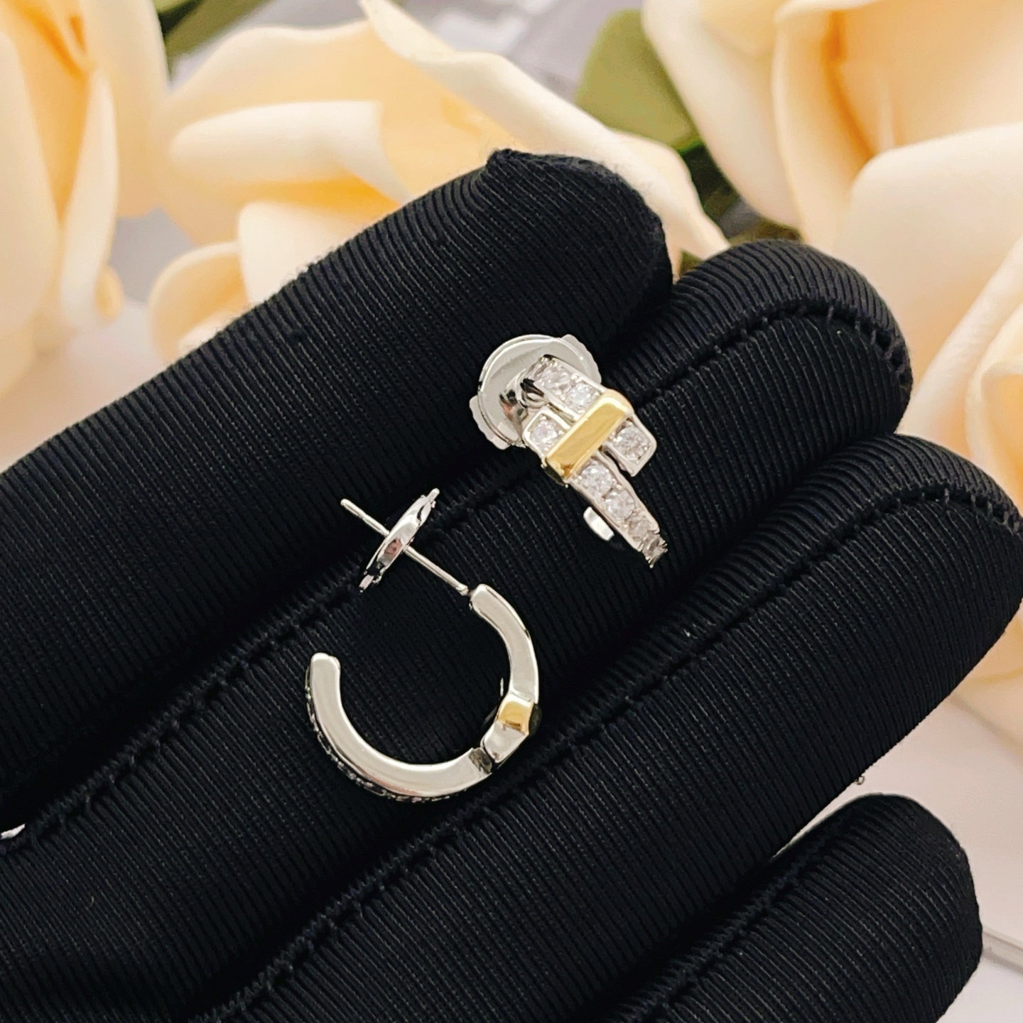 Tiffany & Co. Tiffany*帝芙尼最新款，非常的上镜‼ 设计很特别值得入手 高级手工坊系列