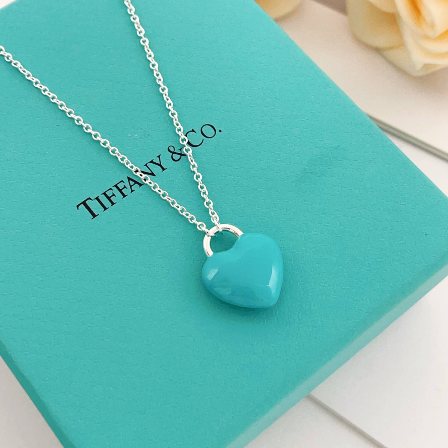 Tiffany & Co. Tiffany*帝芙尼最新款，非常的上镜‼ 设计很特别值得入手 高级手工坊系列