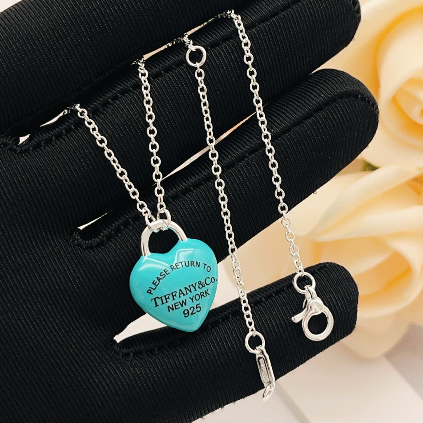 Tiffany & Co. Tiffany*帝芙尼最新款，非常的上镜‼ 设计很特别值得入手 高级手工坊系列