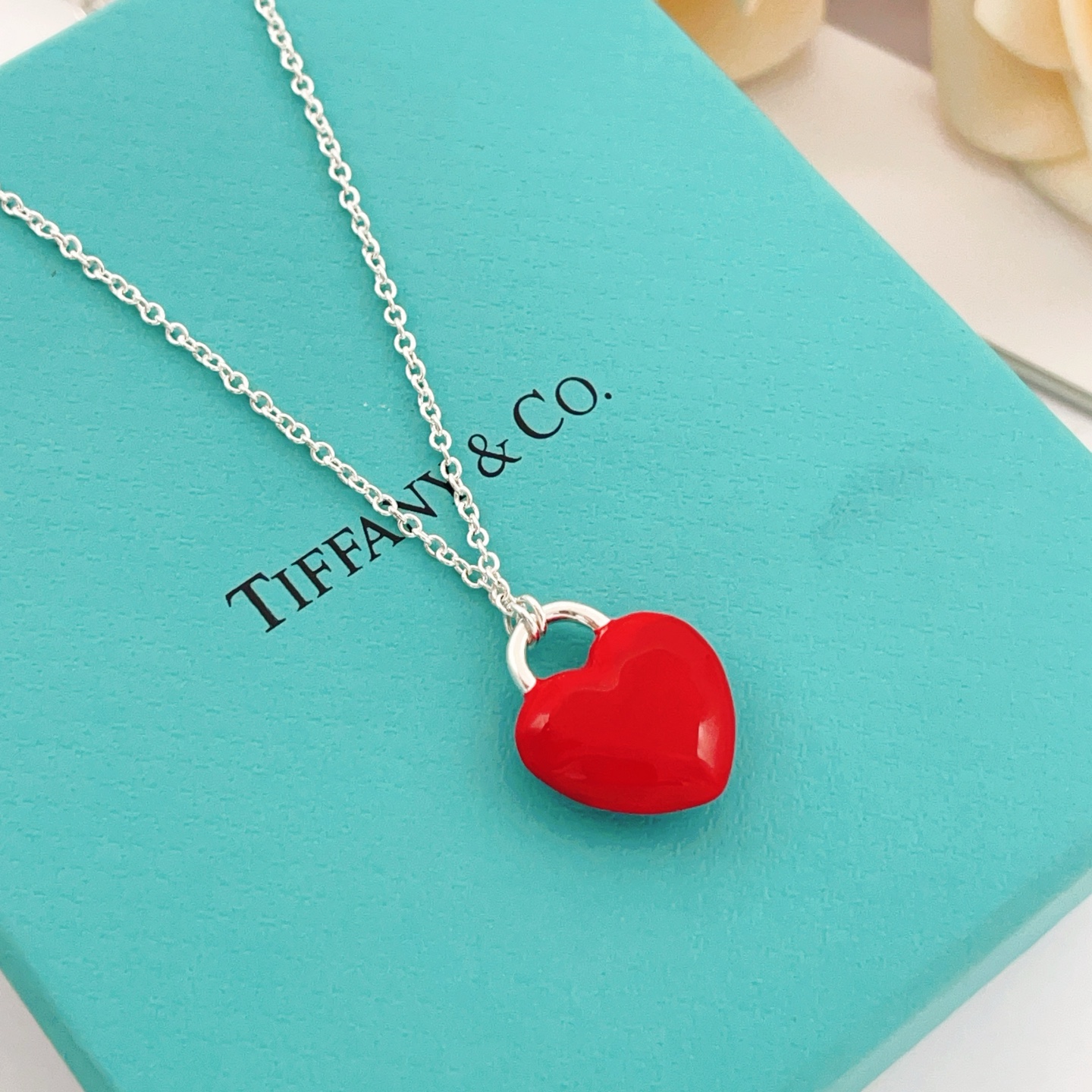 Tiffany & Co. Tiffany*帝芙尼最新款，非常的上镜‼ 设计很特别值得入手 高级手工坊系列