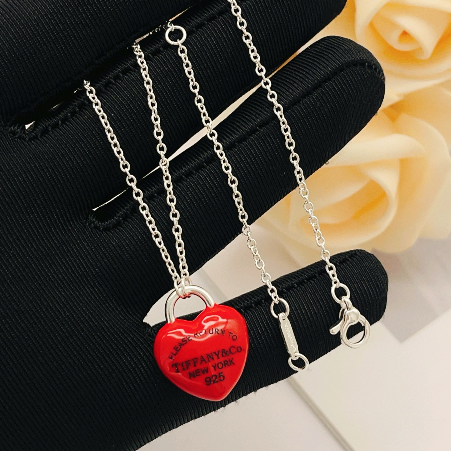 Tiffany & Co. Tiffany*帝芙尼最新款，非常的上镜‼ 设计很特别值得入手 高级手工坊系列