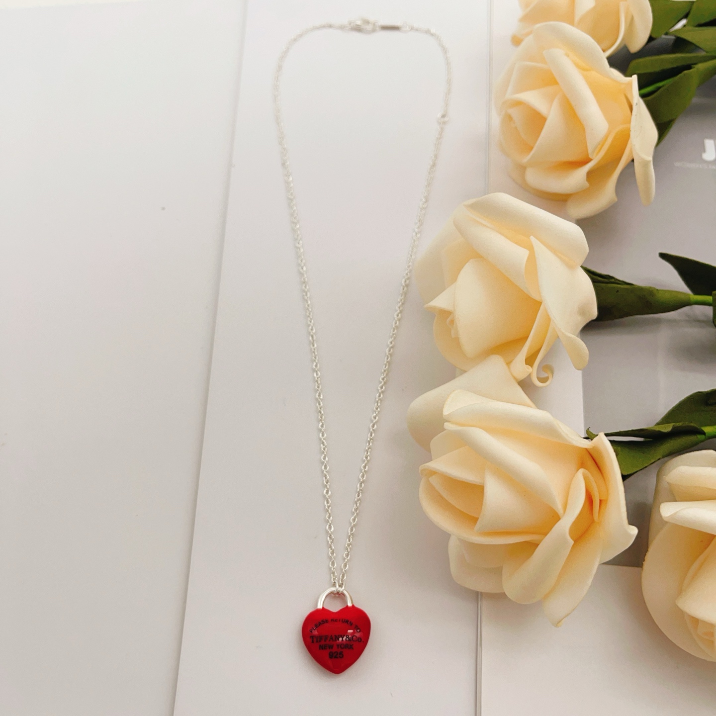 Tiffany & Co. Tiffany*帝芙尼最新款，非常的上镜‼ 设计很特别值得入手 高级手工坊系列