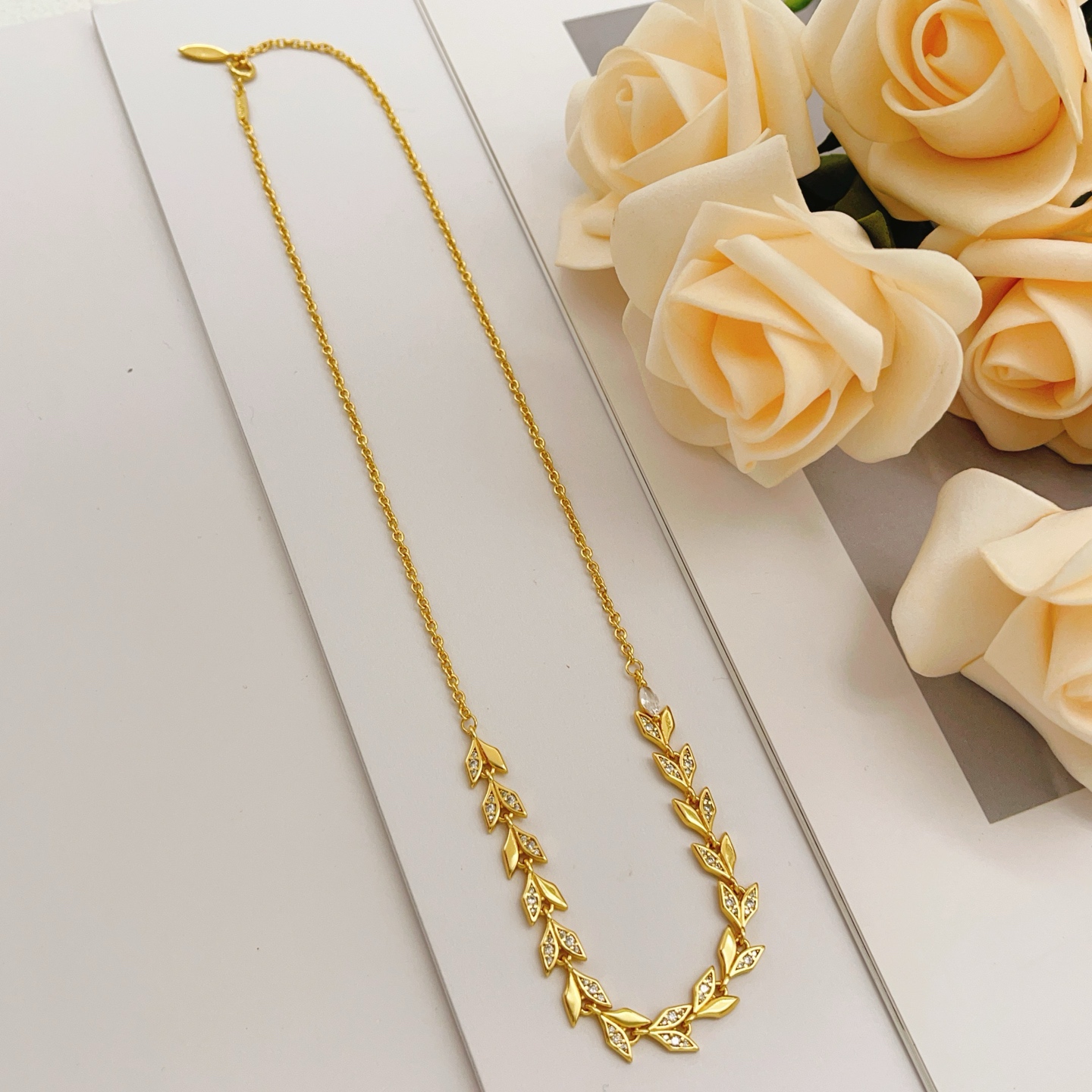 Tiffany & Co. Tiffany*帝芙尼最新款，非常的上镜‼ 设计很特别值得入手 高级手工坊系列