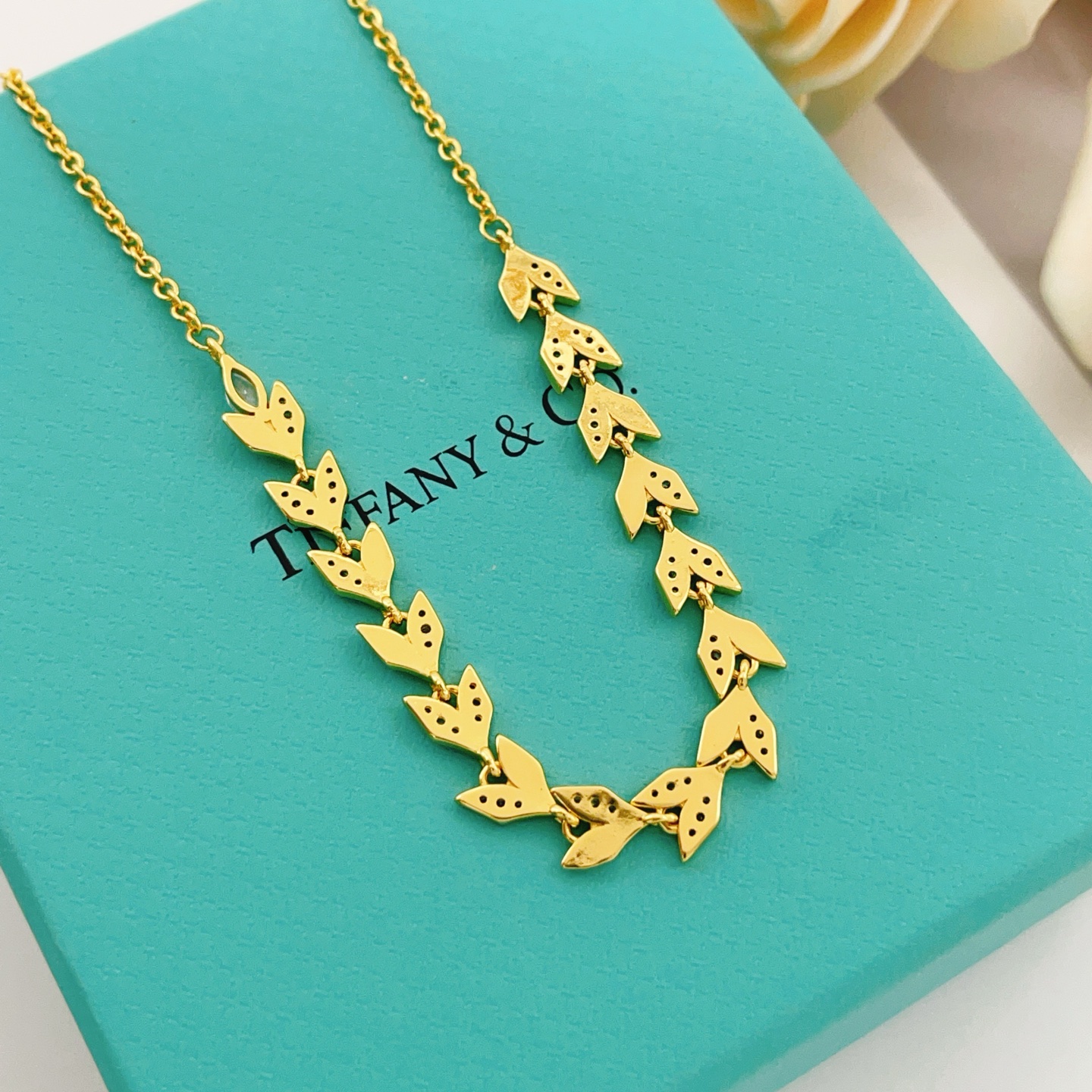 Tiffany & Co. Tiffany*帝芙尼最新款，非常的上镜‼ 设计很特别值得入手 高级手工坊系列