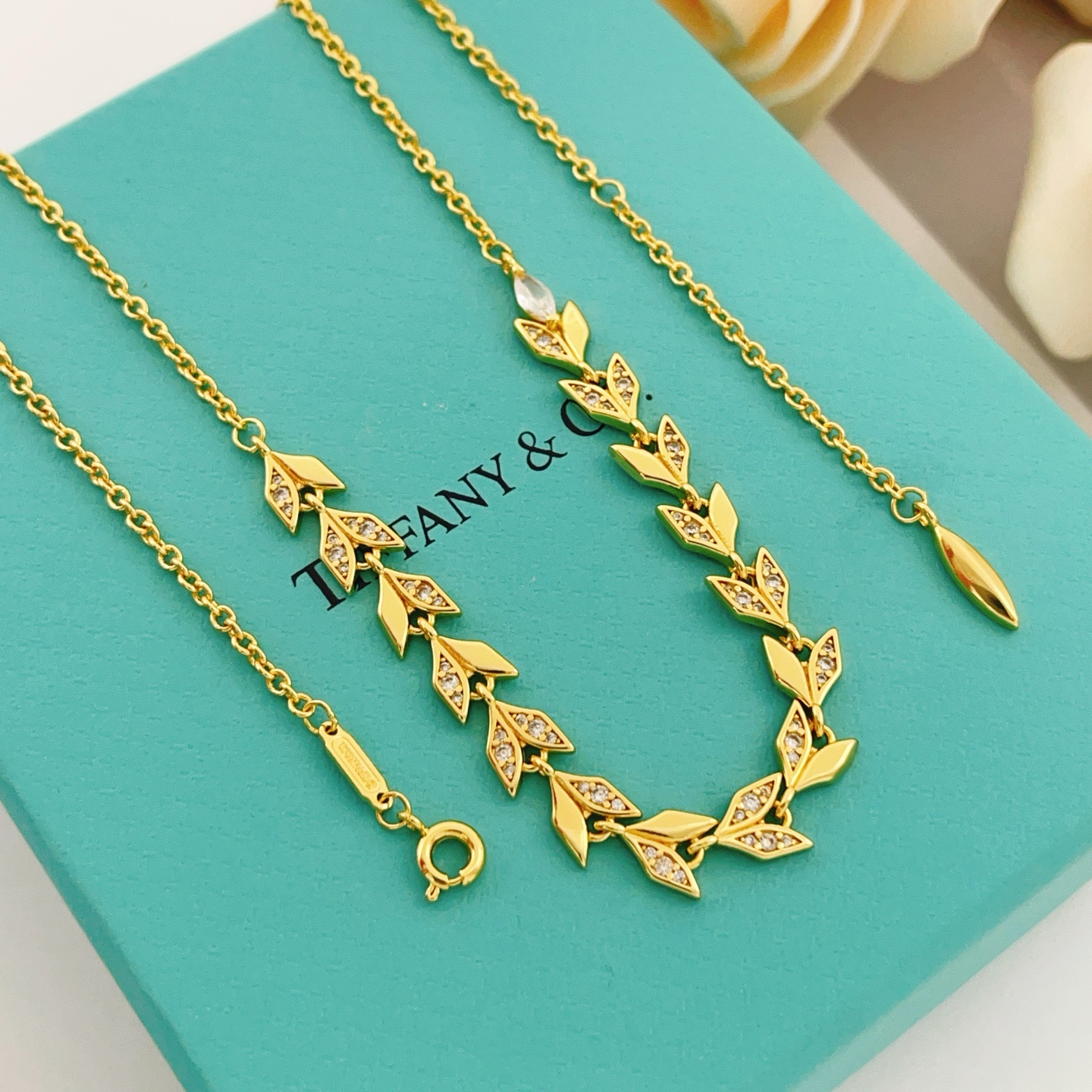 Tiffany & Co. Tiffany*帝芙尼最新款，非常的上镜‼ 设计很特别值得入手 高级手工坊系列