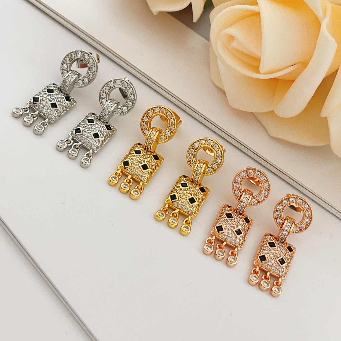 Cartier Cartie*最新款，非常的上镜‼ 设计很特别值得入手 高级手工坊系列