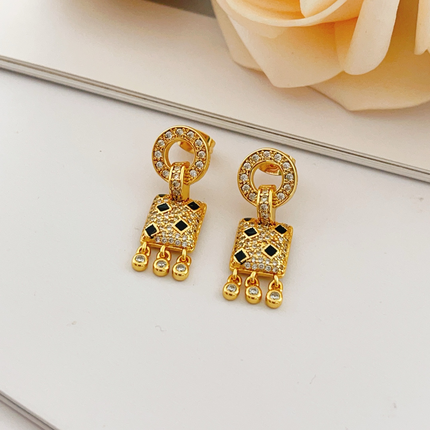 Cartier Cartie*最新款，非常的上镜‼ 设计很特别值得入手 高级手工坊系列