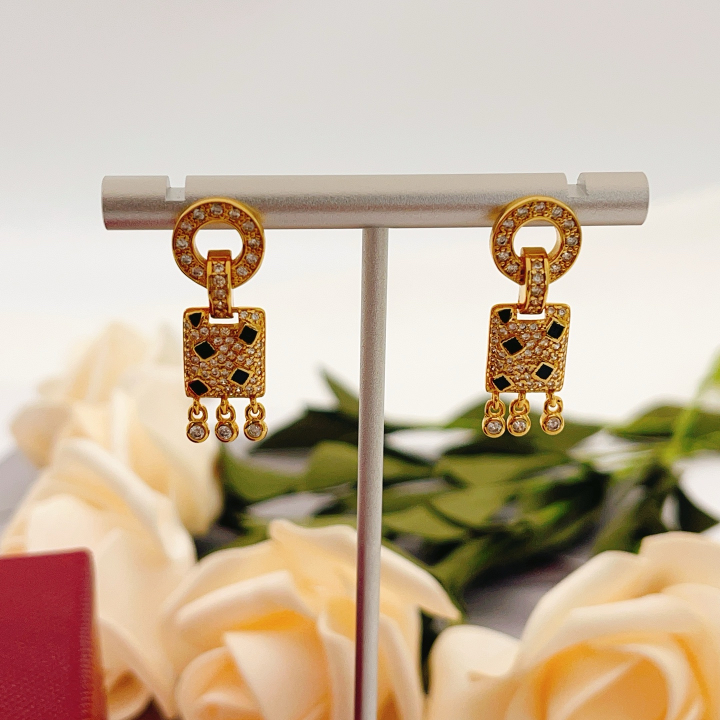Cartier Cartie*最新款，非常的上镜‼ 设计很特别值得入手 高级手工坊系列