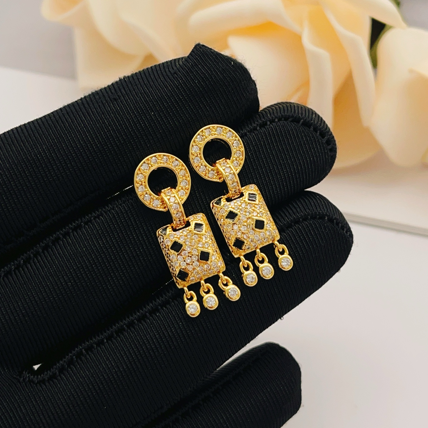 Cartier Cartie*最新款，非常的上镜‼ 设计很特别值得入手 高级手工坊系列