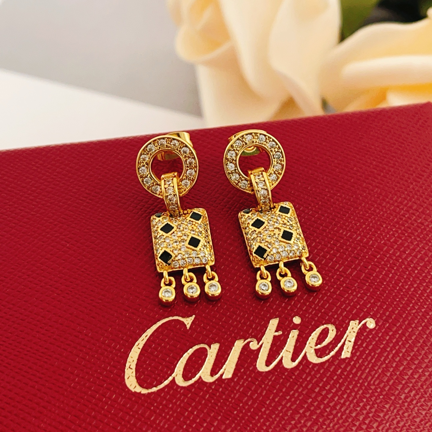 Cartier Cartie*最新款，非常的上镜‼ 设计很特别值得入手 高级手工坊系列