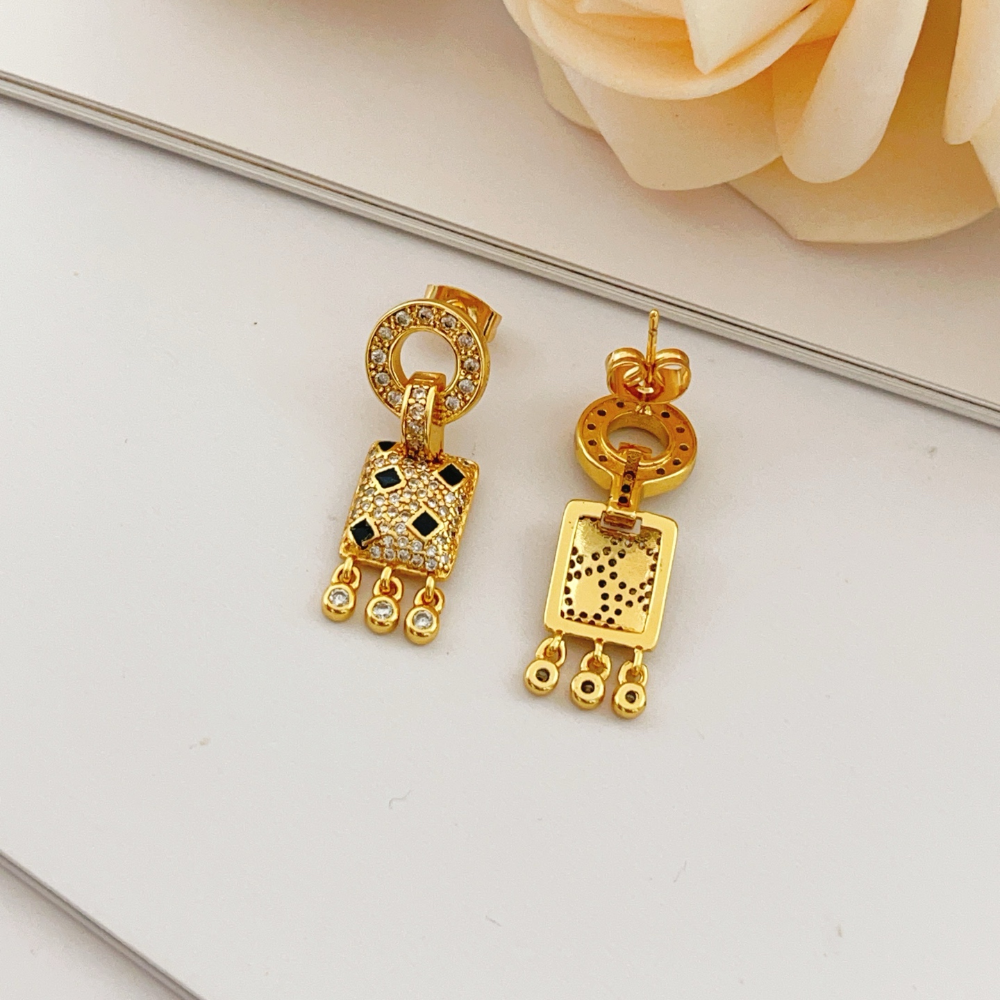 Cartier Cartie*最新款，非常的上镜‼ 设计很特别值得入手 高级手工坊系列