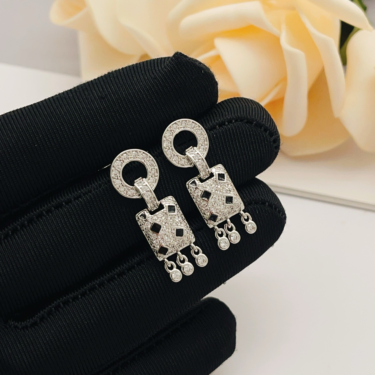 Cartier Cartie*最新款，非常的上镜‼ 设计很特别值得入手 高级手工坊系列