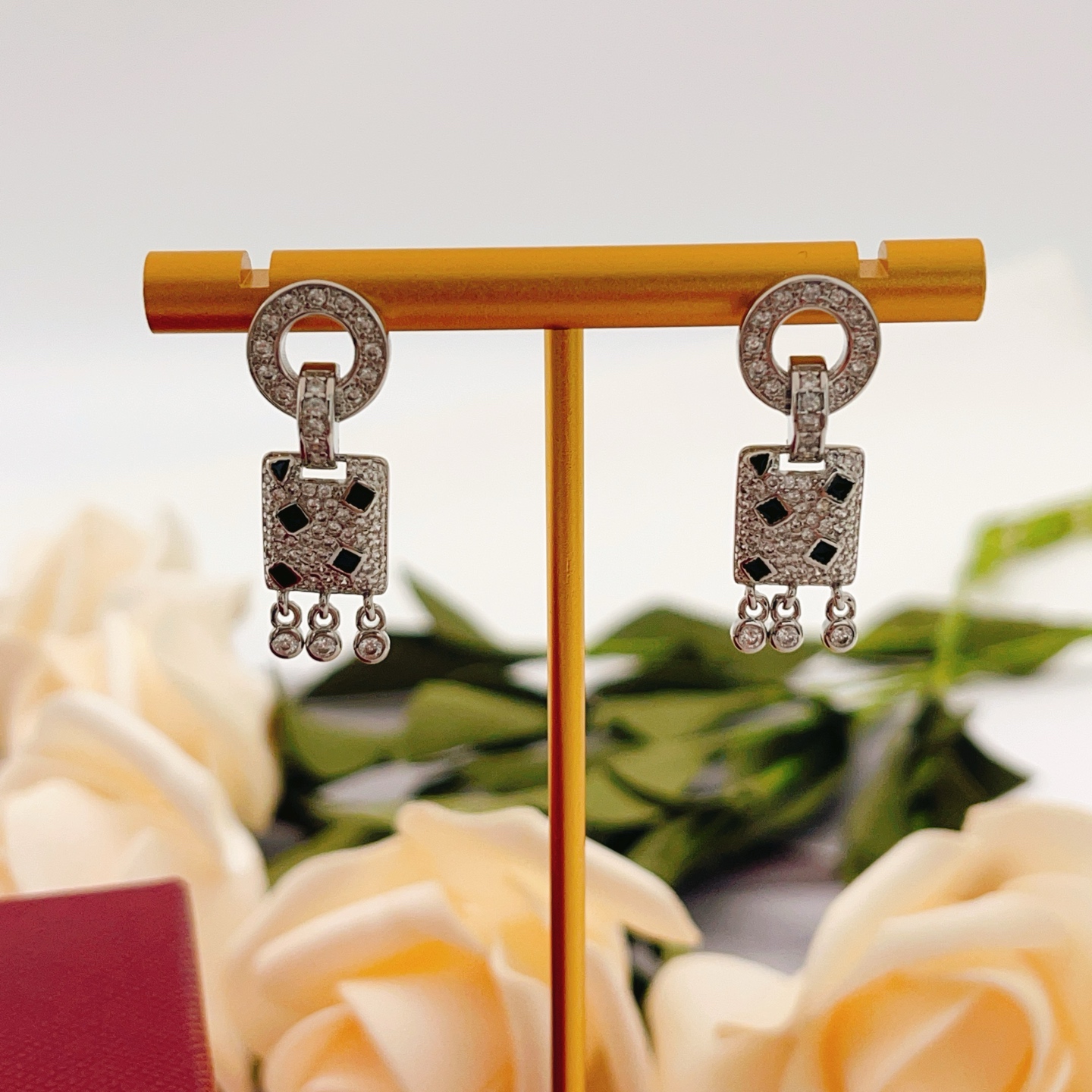 Cartier Cartie*最新款，非常的上镜‼ 设计很特别值得入手 高级手工坊系列