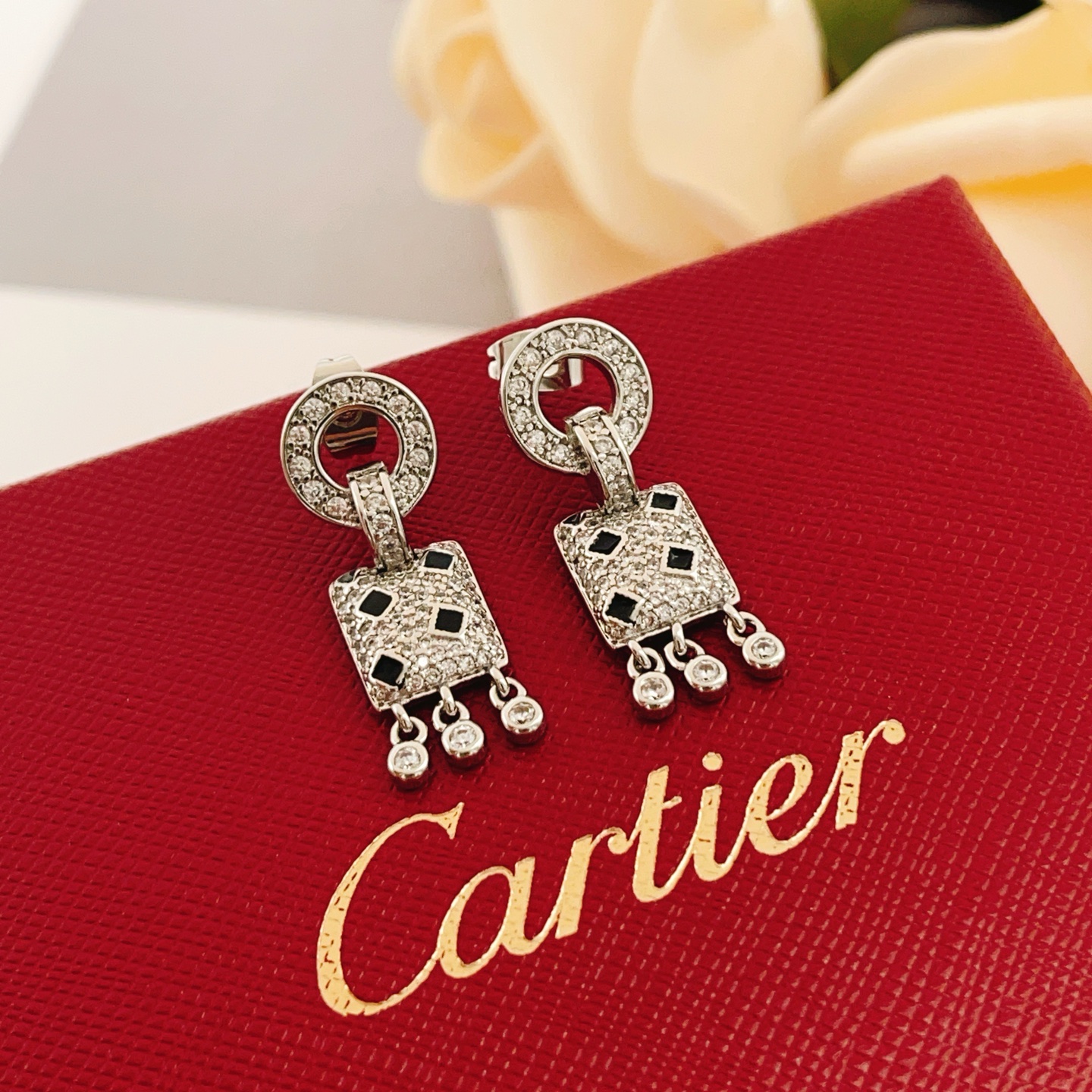 Cartier Cartie*最新款，非常的上镜‼ 设计很特别值得入手 高级手工坊系列