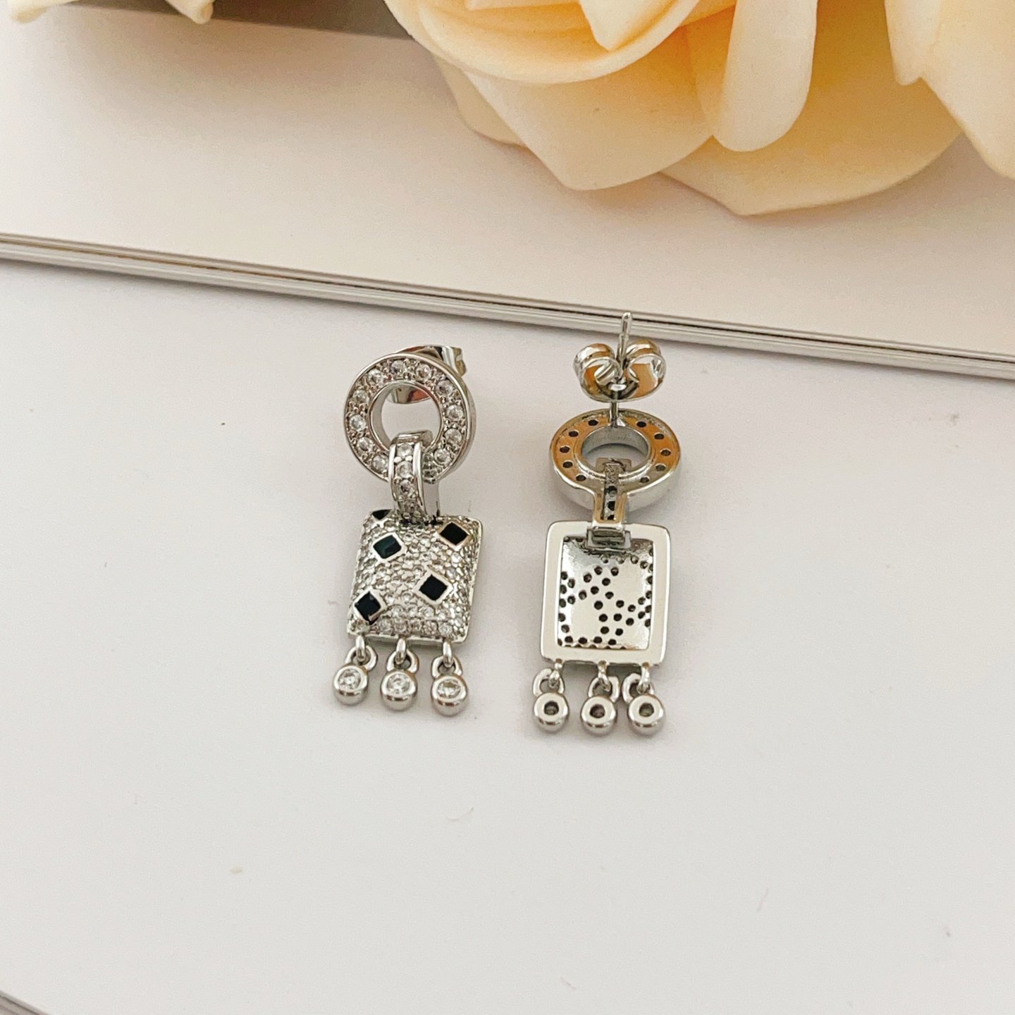 Cartier Cartie*最新款，非常的上镜‼ 设计很特别值得入手 高级手工坊系列