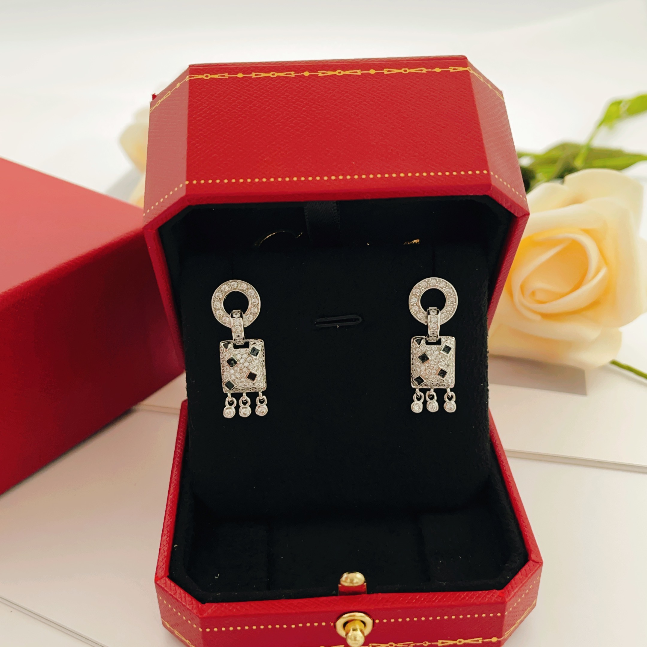 Cartier Cartie*最新款，非常的上镜‼ 设计很特别值得入手 高级手工坊系列